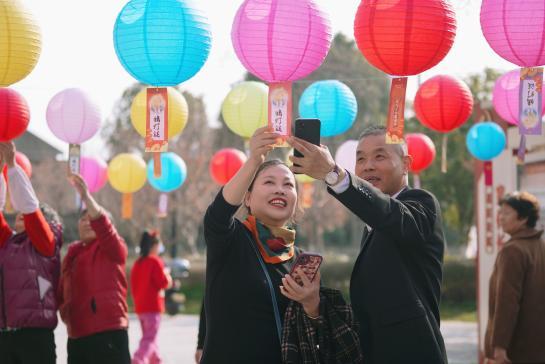 天博官网嘉兴南湖区花园社区：平安有礼闹元宵 老少同乐向共富(图3)