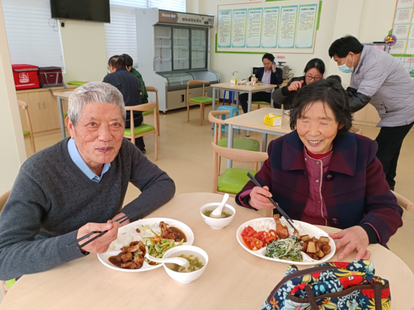 天博体育官方平台入口打造“舌尖上的幸福”让老年人在家门口吃好饭！(图11)