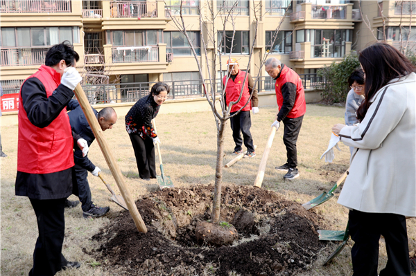 天博官网入口第46个植树节金山区石化街道这里手“植”春光、共“树”未来