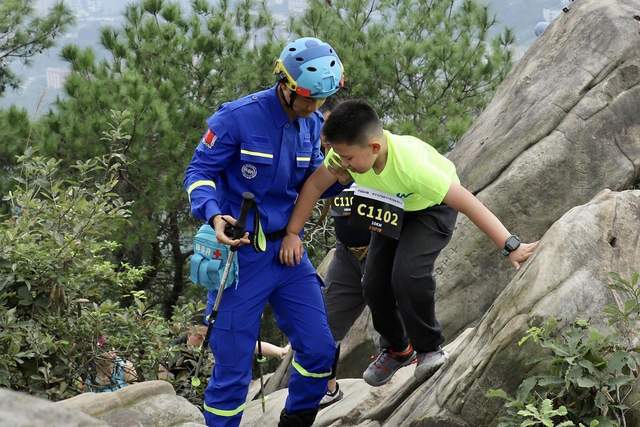 天博体育官方平台入口歌乐山越野训练赛落幕 俊峰·山万里重新定义高阶绿色墅居生活(图5)