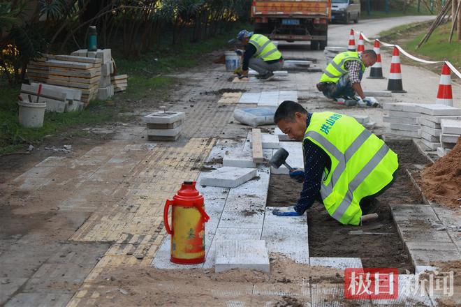 天博体育官方平台入口桥下人行道破损严重武汉洪山暖心修路方便市民出行