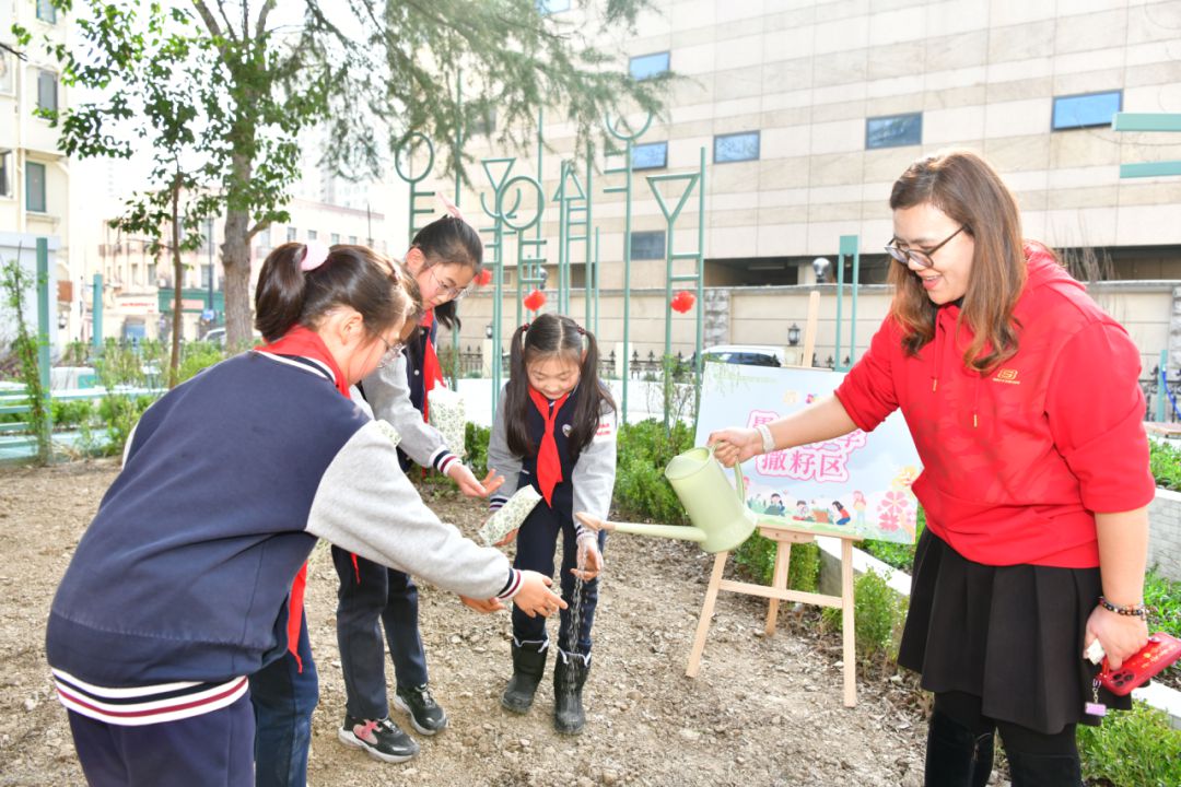 天博体育官方平台入口3处共创认养园地为愚园路街区生境花园增添生机与妙趣！(图4)