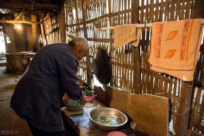 天博体育官方平台入口我住院两个月儿子一次没来出院改了遗嘱后儿子儿媳连夜赶来(图6)