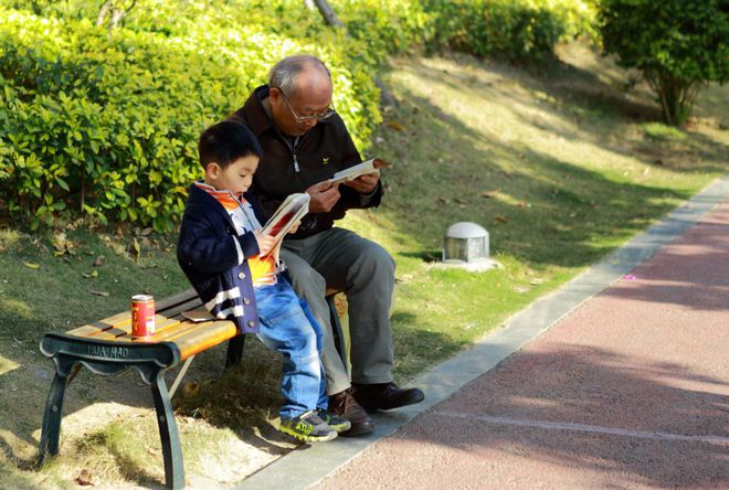 天博官网入口6岁娃熟记200多个成语400多个字爷爷用了一个好玩的“笨办法”(图2)