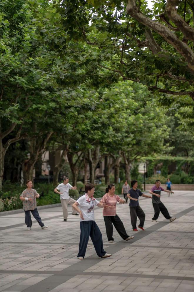 天博官网白天打拳、晚上蹦迪上海复兴公园的日与夜(图10)