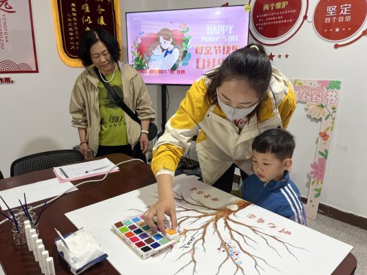 天博官网【美德信用莱芜】济南市莱芜区凤城街道都市花园社区开展口红DIY母亲节活动