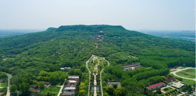 天博体育官方平台入口超高挑空+超大院子！这样的主城独栋别墅太稀缺！(图2)