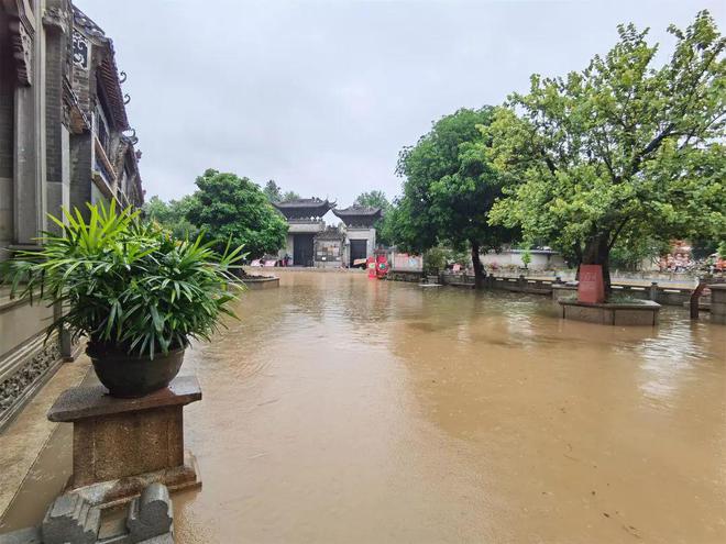 天博体育官方平台入口打破番禺区降水历史纪录一景区部分围墙被雨冲塌！周末还会下雨吗(图5)