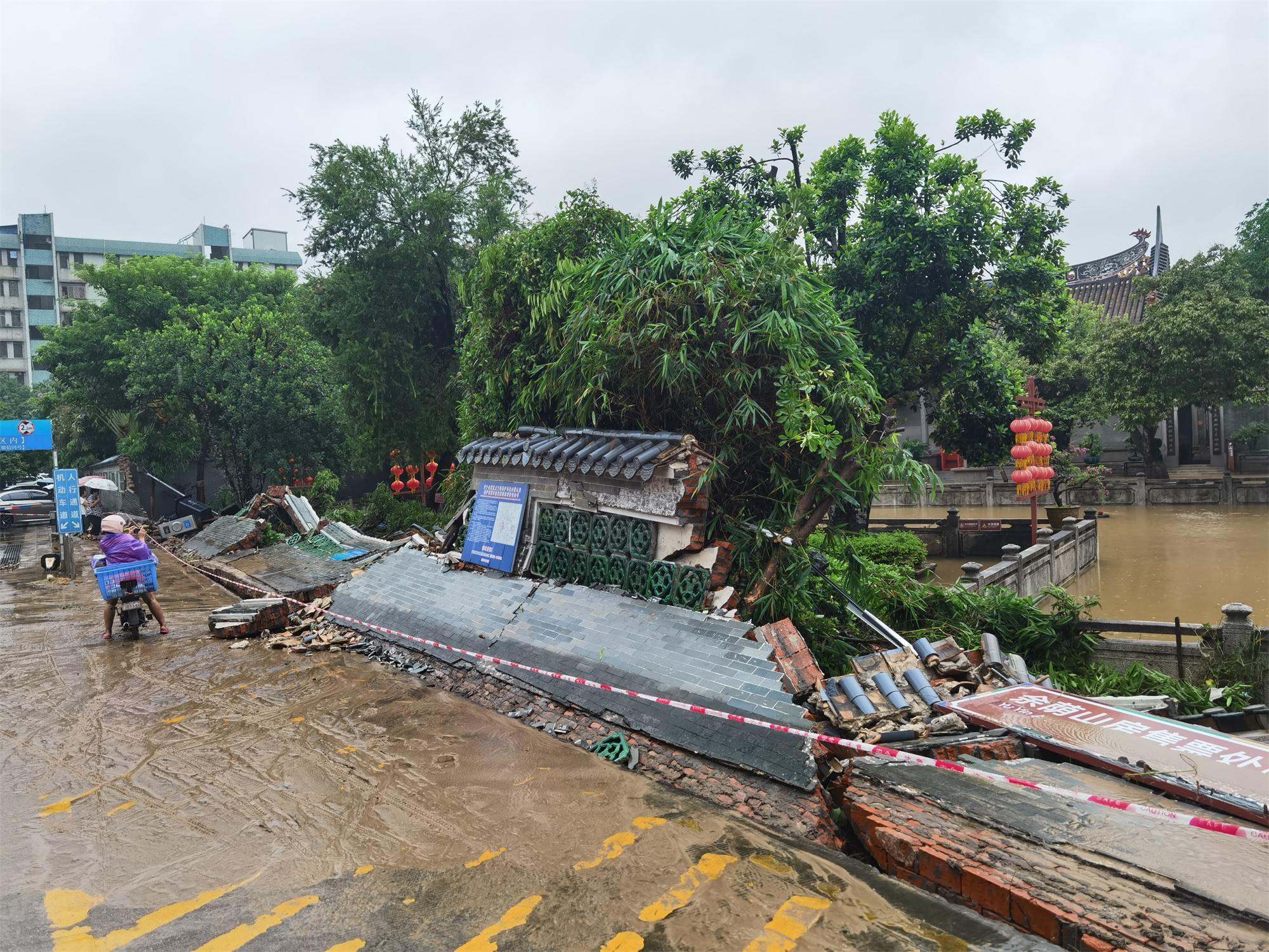 天博官网入口余荫山房部分围墙被雨冲塌文物是否受损？景区回应