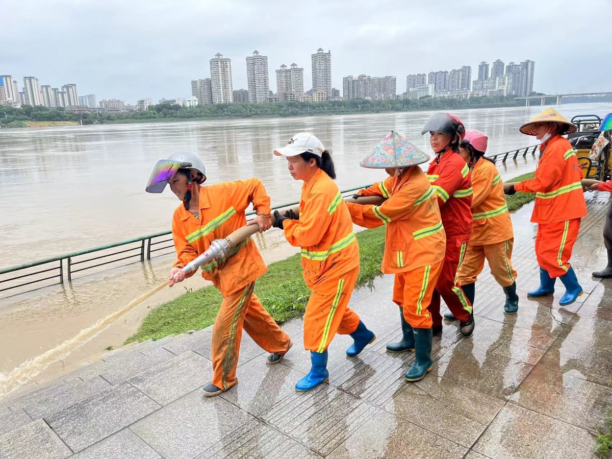 天博体育官方平台入口柳江河洪水退出亲水平台水淹路段恢复通行(图1)