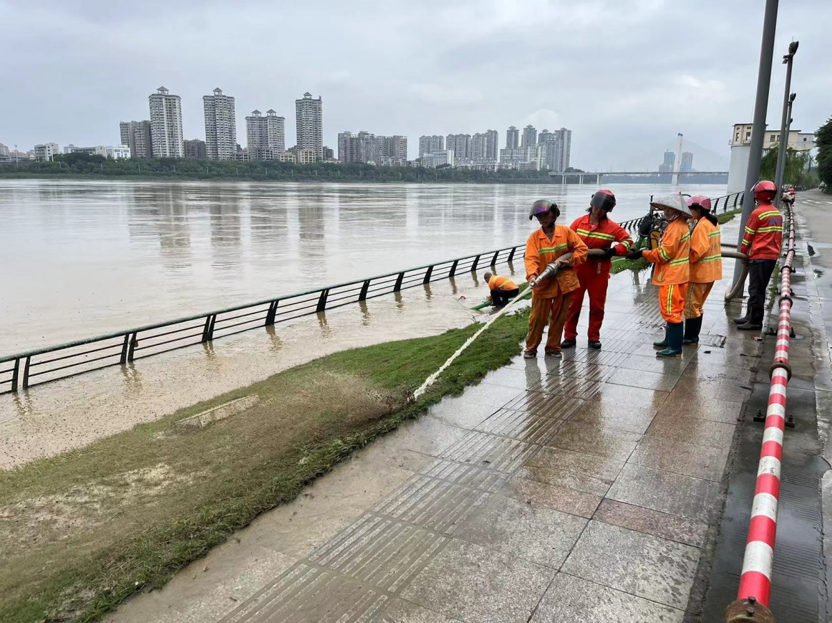 天博体育官方平台入口柳江河洪水退出亲水平台水淹路段恢复通行(图3)