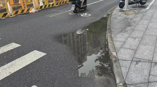 天博暴力梅下了N个西湖上海会“看海”吗？！记者冒雨走访多个易积水点结果→(图2)