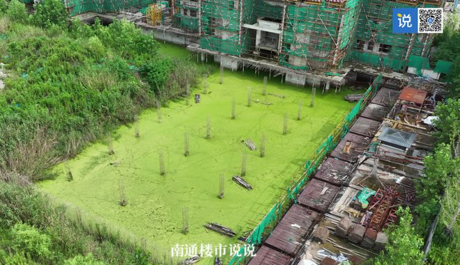 天博门口堆垃圾、地基泡水、脚手架破败实探朗园现状丨期房观察Vol2