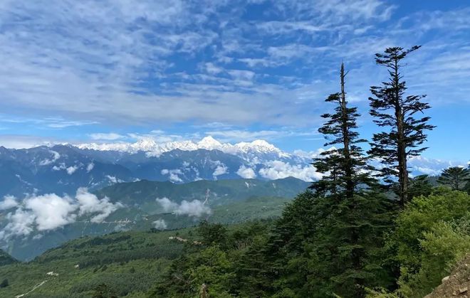 天博四川西部最大的天然景观平台王岗坪上躺着看贡嘎神山和满天繁星(图2)